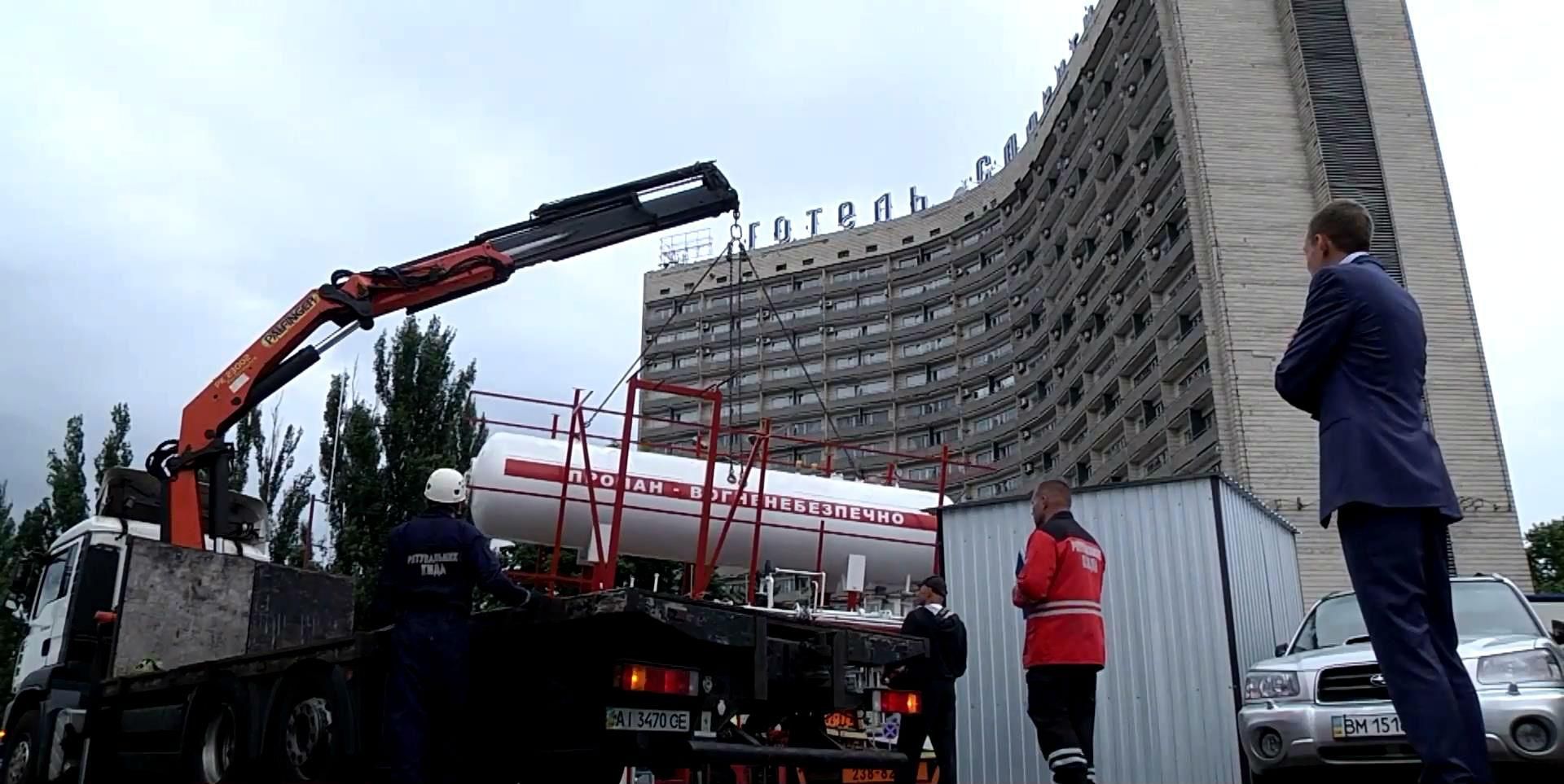 Незаконні газові заправки у столиці знову працюють