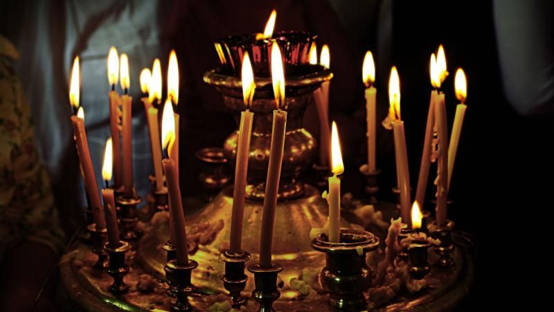 Церковні баталії: священик Московського патріархату не пускає українців у храм Церковні баталії: священик Московського патріархату не пускає українців у храм