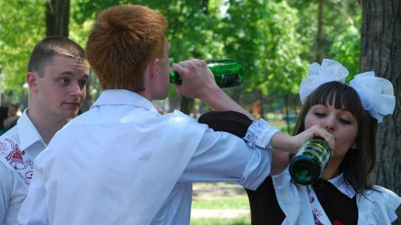 Россиян массово истребляет алкоголизм и самоубийство, — The Times Россиян массово истребляет алкоголизм и самоубийство, — The Times