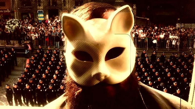 Містичний "Батярмен" уважно слідкує за роботою львівських поліцейських Містичний "Батярмен" уважно слідкує за роботою львівських поліцейських