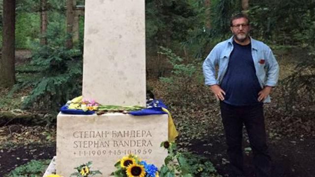 Российский экс-вице-премьер совершил паломничество на могилу Бандеры