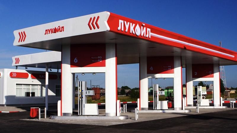 Яценюк поручил проверить заправки "на честность" Яценюк поручил проверить заправки "на честность"