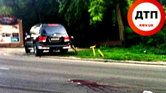 Велосипедист сбил пенсионера: пешеход впал в кому