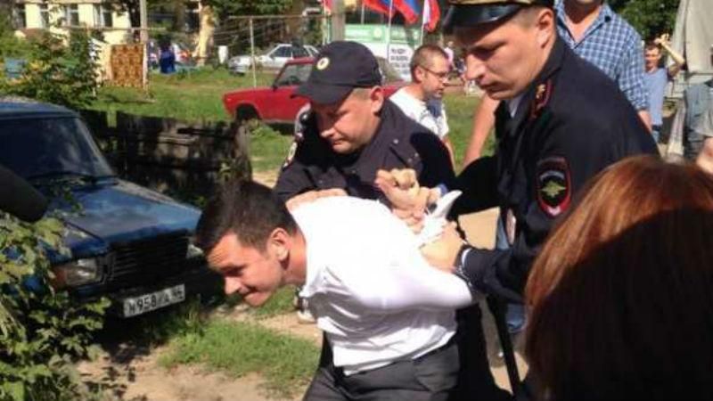 Российского оппозиционера арестовали за негативные высказывания о партии "Единая Россия" Российского оппозиционера арестовали за негативные высказывания о партии "Единая Россия"