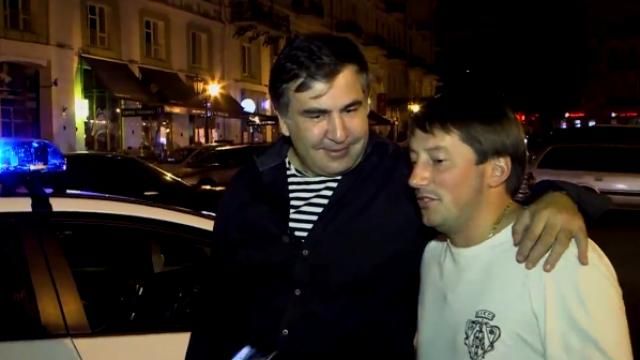 Саакашвили экзаменовал новую одесскую полицию в первую ночь работы Саакашвили экзаменовал новую одесскую полицию в первую ночь работы