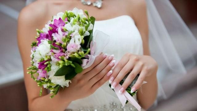 Из-за долга за банкет владелец ресторана захватил в заложники невесту Из-за долга за банкет владелец ресторана захватил в заложники невесту