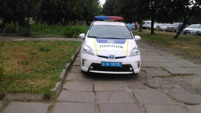 Новая полиция во Львове паркуется на тротуарах