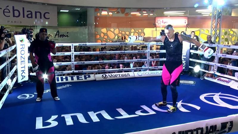 Усик показав запальні танці Усик показав запальні танці