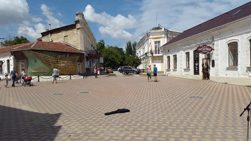 Спустошена Феодосія: до чого Росія довела місто-курорт Спустошена Феодосія: до чого Росія довела місто-курорт