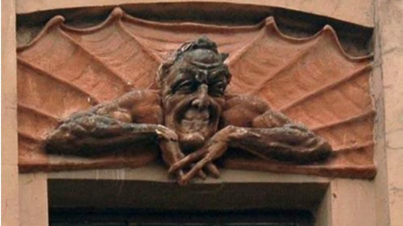 В России нагло уничтожили старинную скульптуру В России нагло уничтожили старинную скульптуру