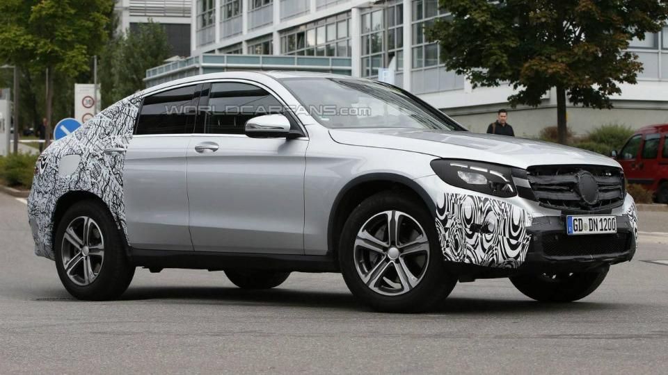 З'явилися шпигунські фото нової моделі Mercedes