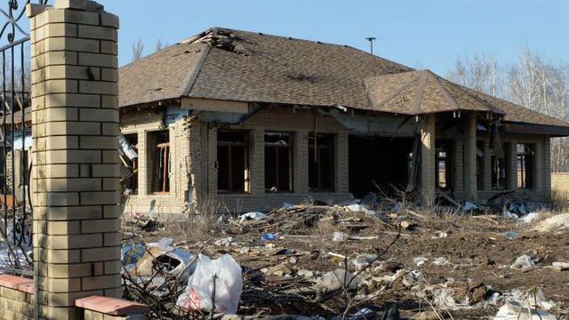 Безлюдні Піски: через бойовиків у селі майже не залишилось людей Безлюдні Піски: через бойовиків у селі майже не залишилось людей