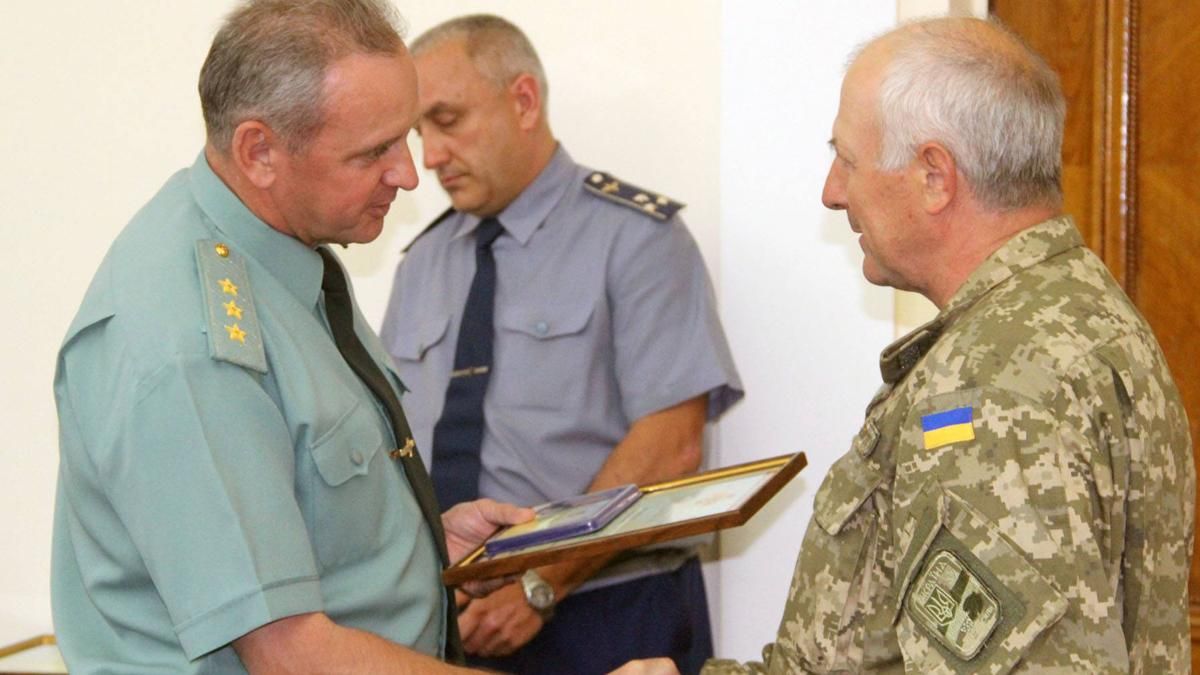 Армии пока не обойтись без волонтеров, — Муженко Армии пока не обойтись без волонтеров, — Муженко