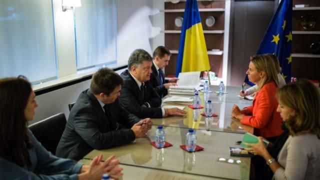 Порошенко и Могерини посоветовались, как усилить санкции против России Порошенко и Могерини посоветовались, как усилить санкции против России