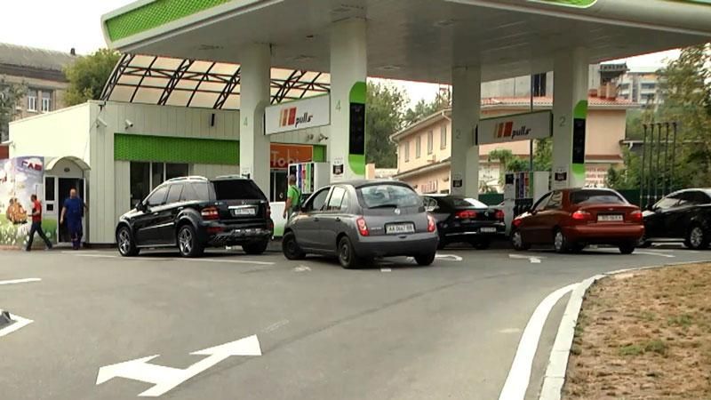 Думки експертів: коли помітно подешевшає бензин Думки експертів: коли помітно подешевшає бензин