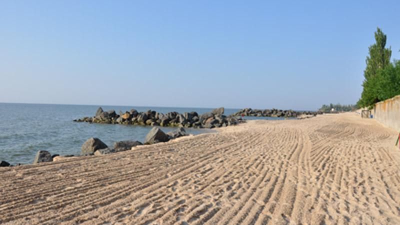 Сепаратист показав окупований пляж під Маріуполем Сепаратист показав окупований пляж під Маріуполем