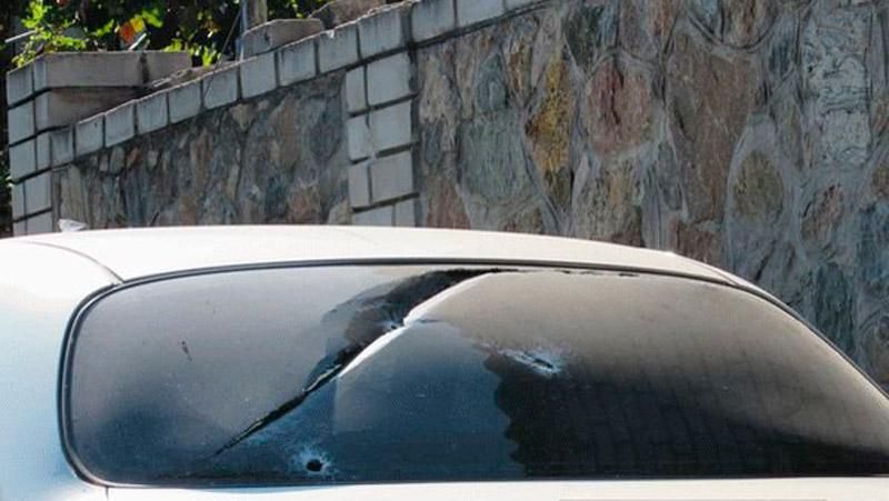 У Запоріжжі з автомата розстріляли автомобіль У Запоріжжі з автомата розстріляли автомобіль