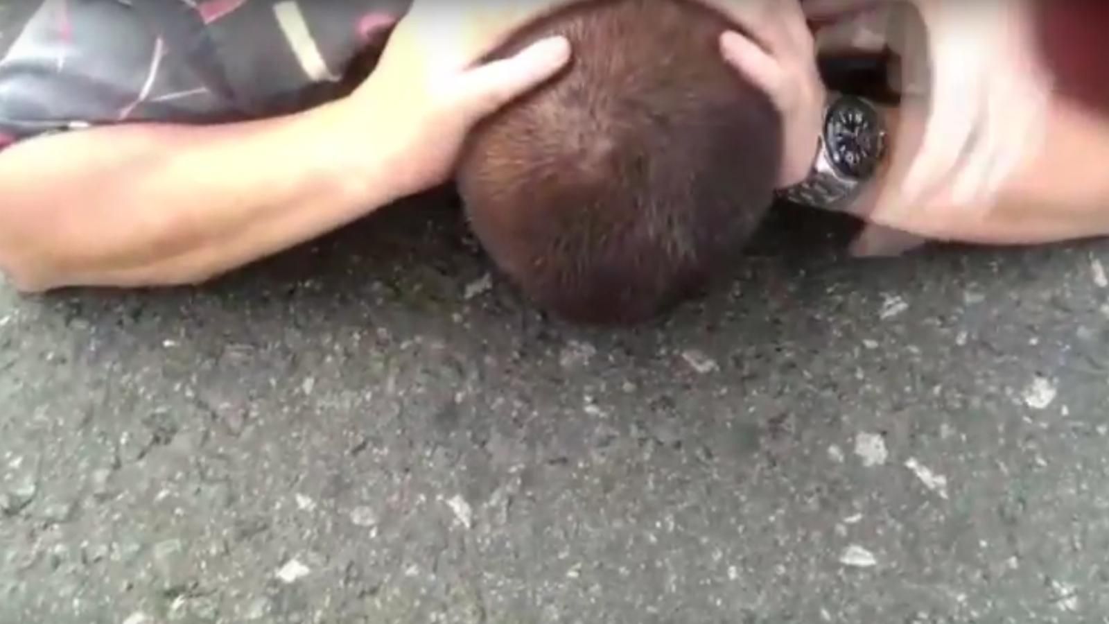 Лицем в асфальт: СБУ показала, як арештовували начальника одеської міліції Лицем в асфальт: СБУ показала, як арештовували начальника одеської міліції