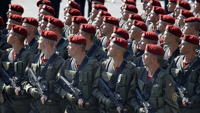 Яценюк розповів, скільки грошей пішло на армію Яценюк розповів, скільки грошей пішло на армію