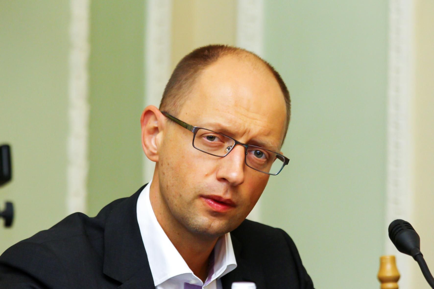 Яценюк пояснив, чому "Народний фронт" не йде на місцеві вибори