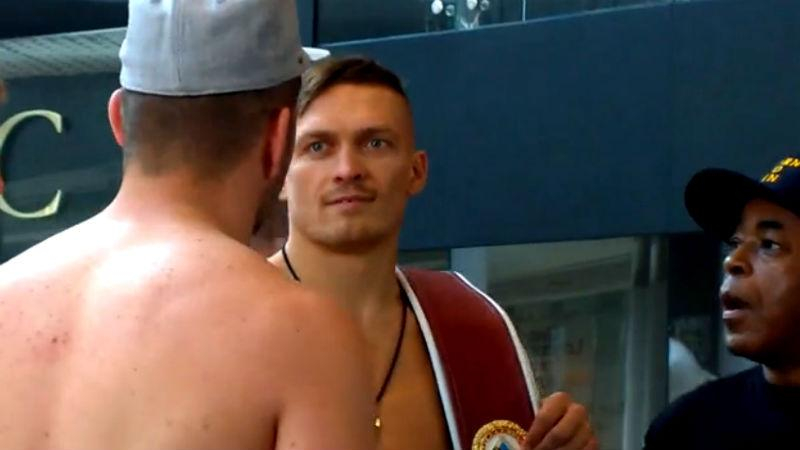 Усика и Мюллера с трудом растянули во время "битвы взглядов"