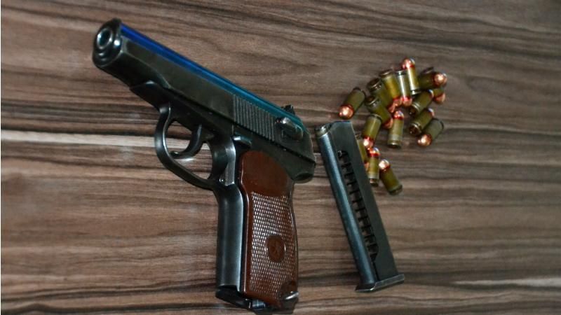 Пьяный боевик подстрелил сам себя Пьяный боевик подстрелил сам себя