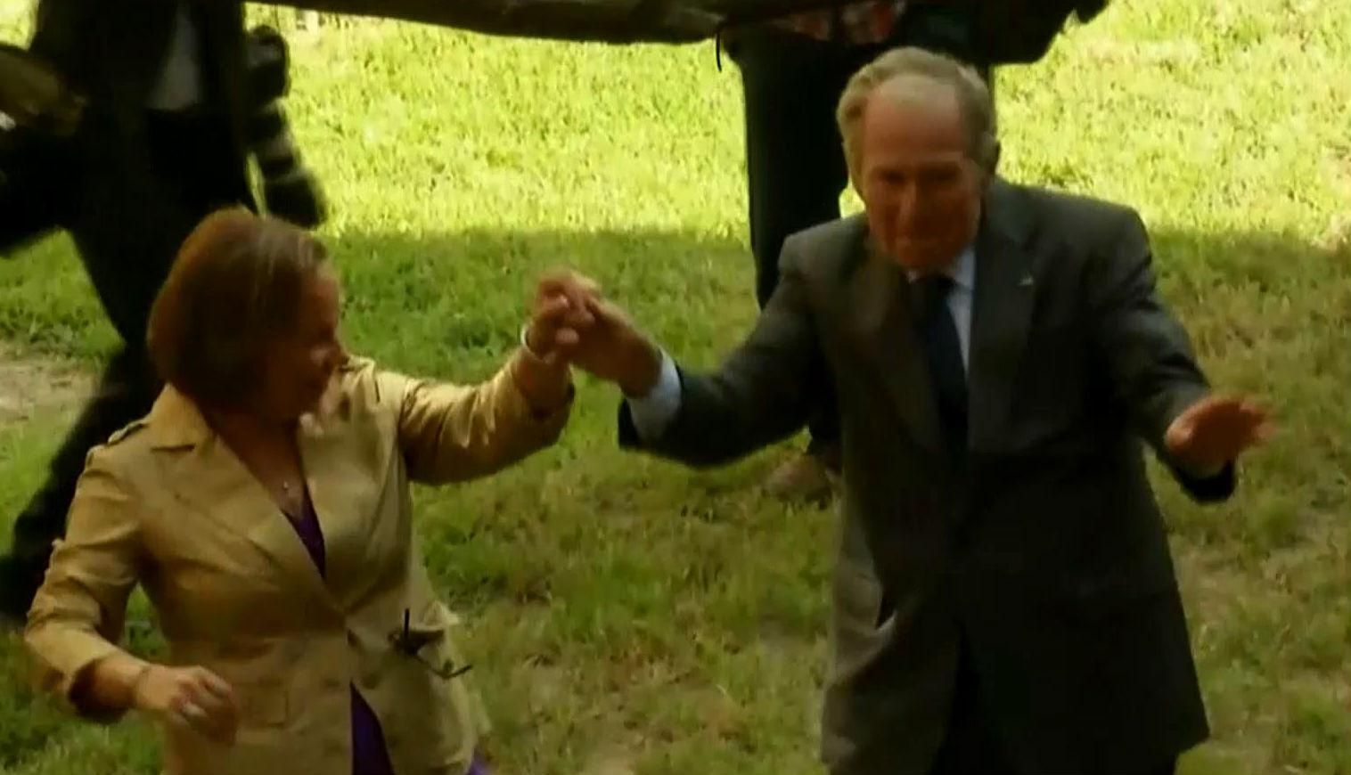 Буш-младший затанцевал на годовщине урагана "Катрина"