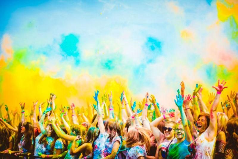 Черкасская молодежь устроила разноцветное безумие Черкасская молодежь устроила разноцветное безумие