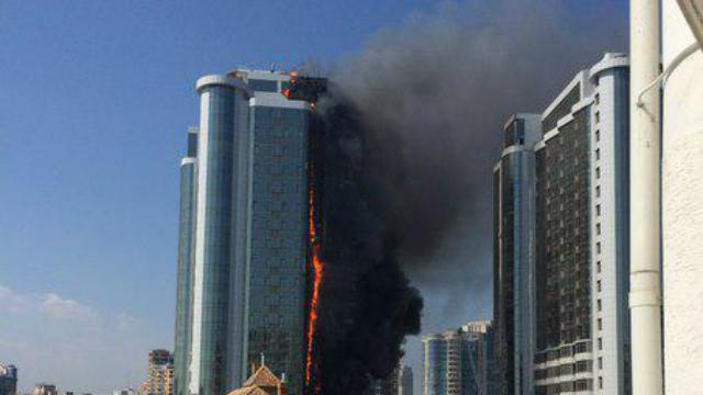 Спасатели не имеют техники, чтобы побороть страшный пожар в Одессе