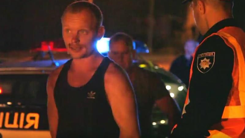 Поліція ввічливо втихомирила учасників нічного ДТП Поліція ввічливо втихомирила учасників нічного ДТП