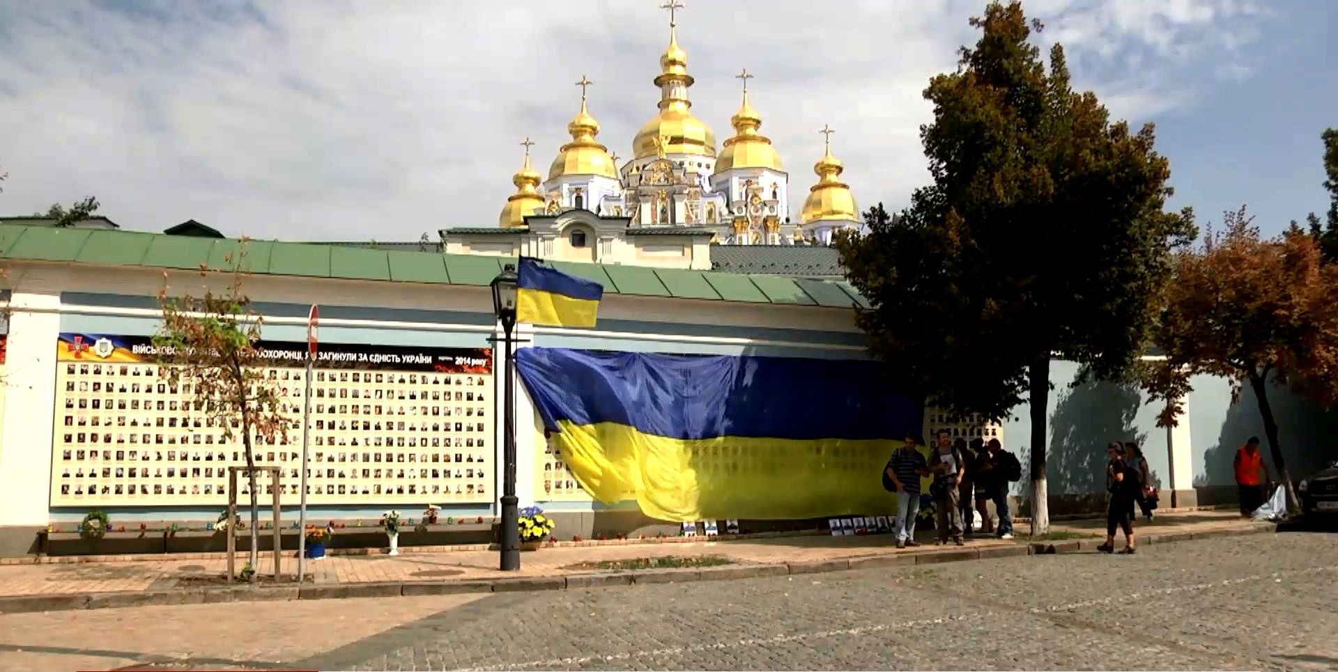 Они выходили из-под Иловайска — фото погибших Героев выставили в Киеве
