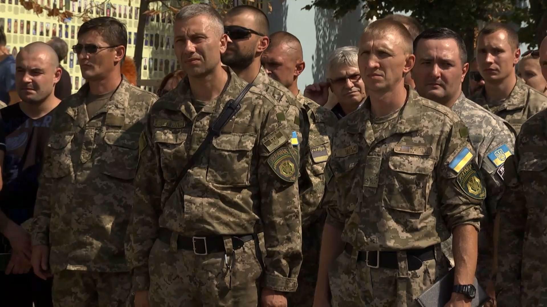 Бійці "Донбасу" вшанували загиблих під Іловайськом Бійці "Донбасу" вшанували загиблих під Іловайськом