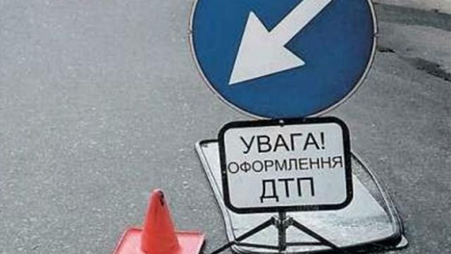 Страшная авария в Киеве. Водитель сбил людей на зебре, а при побеге разбил еще 6 машин Страшная авария в Киеве. Водитель сбил людей на зебре, а при побеге разбил еще 6 машин