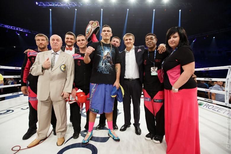 Як українські козаки боксували. Видовищні бої Усика і Берінчика у фото Як українські козаки боксували. Видовищні бої Усика і Берінчика у фото