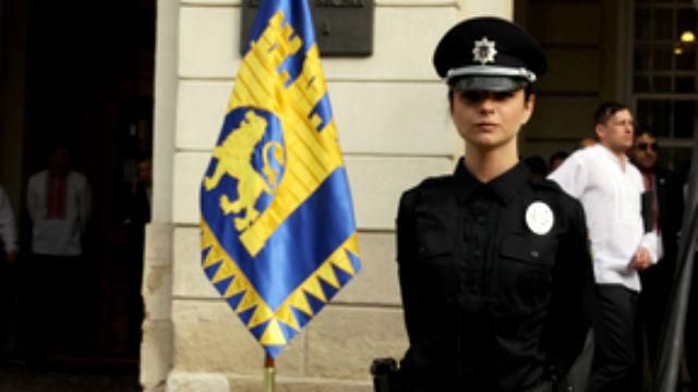 Жіноча бійка у Львові. П’яна водійка побила поліцейську