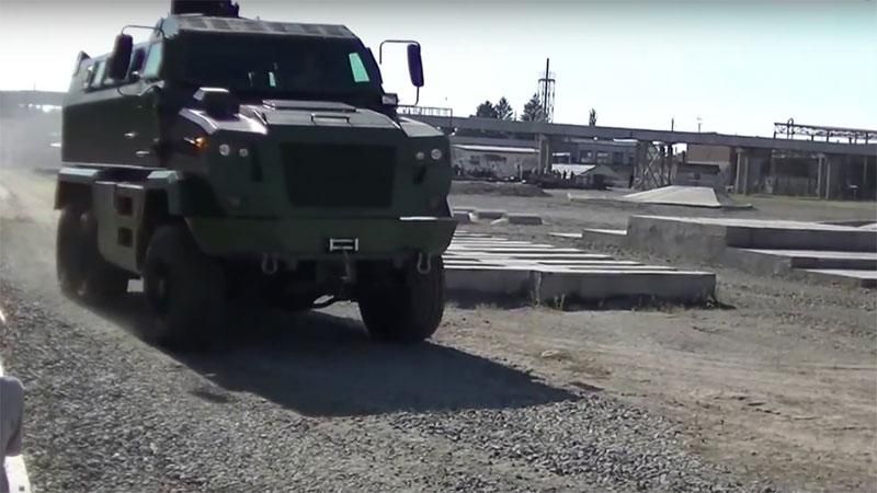 В Україні презентували новеньку бронемашину В Україні презентували новеньку бронемашину