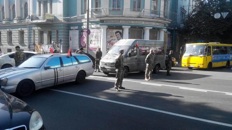 "Правый сектор" перекрыл улицу Грушевского в Киеве