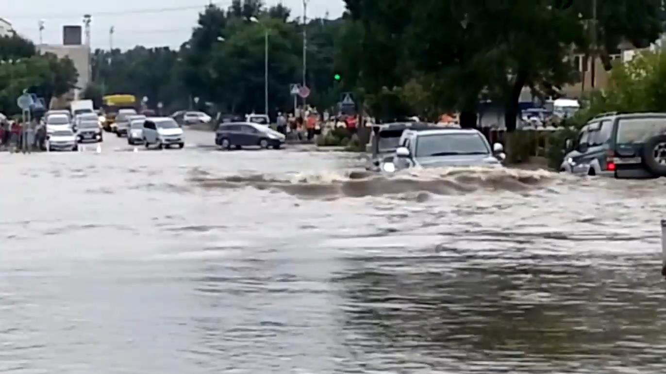 Дальний Восток России затопило: прорвало дамбу Дальний Восток России затопило: прорвало дамбу