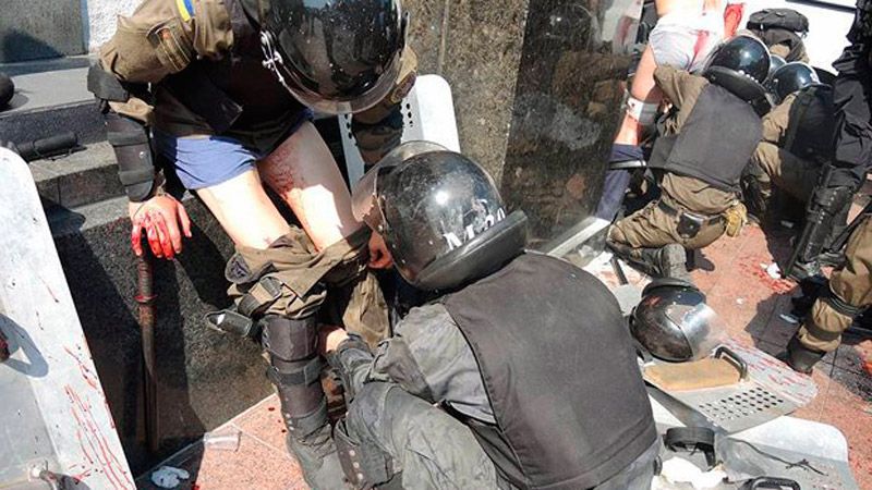 Кровь и ненависть под Радой: фото ужасных столкновений Кровь и ненависть под Радой: фото ужасных столкновений