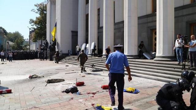 Милиция задержала метателя гранаты под Радой Милиция задержала метателя гранаты под Радой