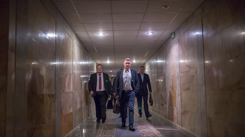 Как нардепы покидали Раду через подземный туннель: появились фото Как нардепы покидали Раду через подземный туннель: появились фото