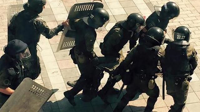 Опубліковано ще одне відео кривавої сутички під Верховною Радою (18+) Опубліковано ще одне відео кривавої сутички під Верховною Радою (18+)