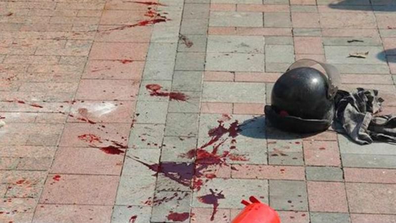 Яценюк: політичні сили прийшли під Раду гвалтувати Конституцію Яценюк: політичні сили прийшли під Раду гвалтувати Конституцію