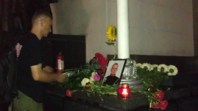 У МВС повідомляють, що вбитий під Радою нацгвардієць загинув таки від кулі У МВС повідомляють, що вбитий під Радою нацгвардієць загинув таки від кулі