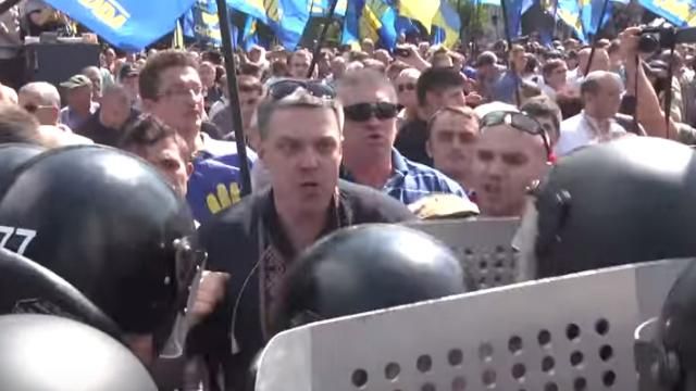 Шо ти палкою махаєш, шмаркачу, бл*ть, — нове відео з Тягнибоком під Радою Шо ти палкою махаєш, шмаркачу, бл*ть, — нове відео з Тягнибоком під Радою