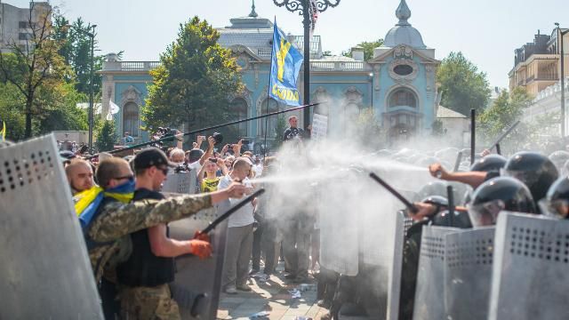 Українці переконані, що сутички під Радою — це провокація Кремля