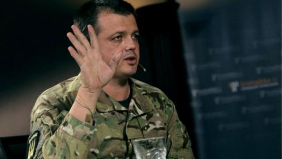 Семенченко в вышиванке отправил сына в первый класс Семенченко в вышиванке отправил сына в первый класс