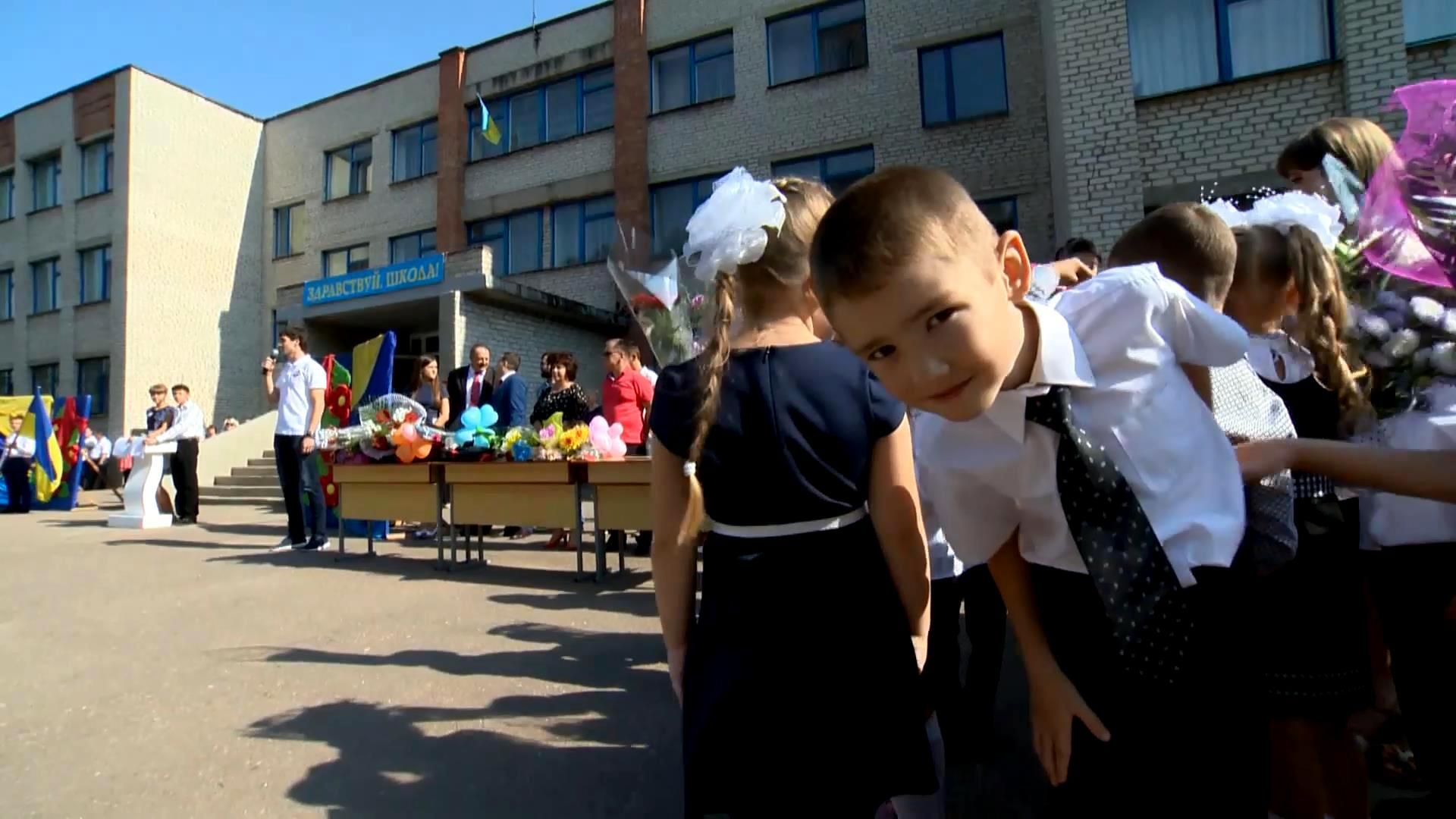 На Донбасі у День знань школярі отримали подарунки