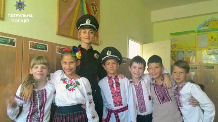 В гости к школьникам в День знаний пришли новые полицейские В гости к школьникам в День знаний пришли новые полицейские