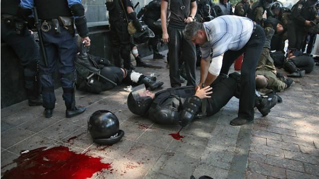 ТОП-новини: уже три жертви сутички під Радою, Путін у ряді диктаторів ТОП-новини: уже три жертви сутички під Радою, Путін у ряді диктаторів